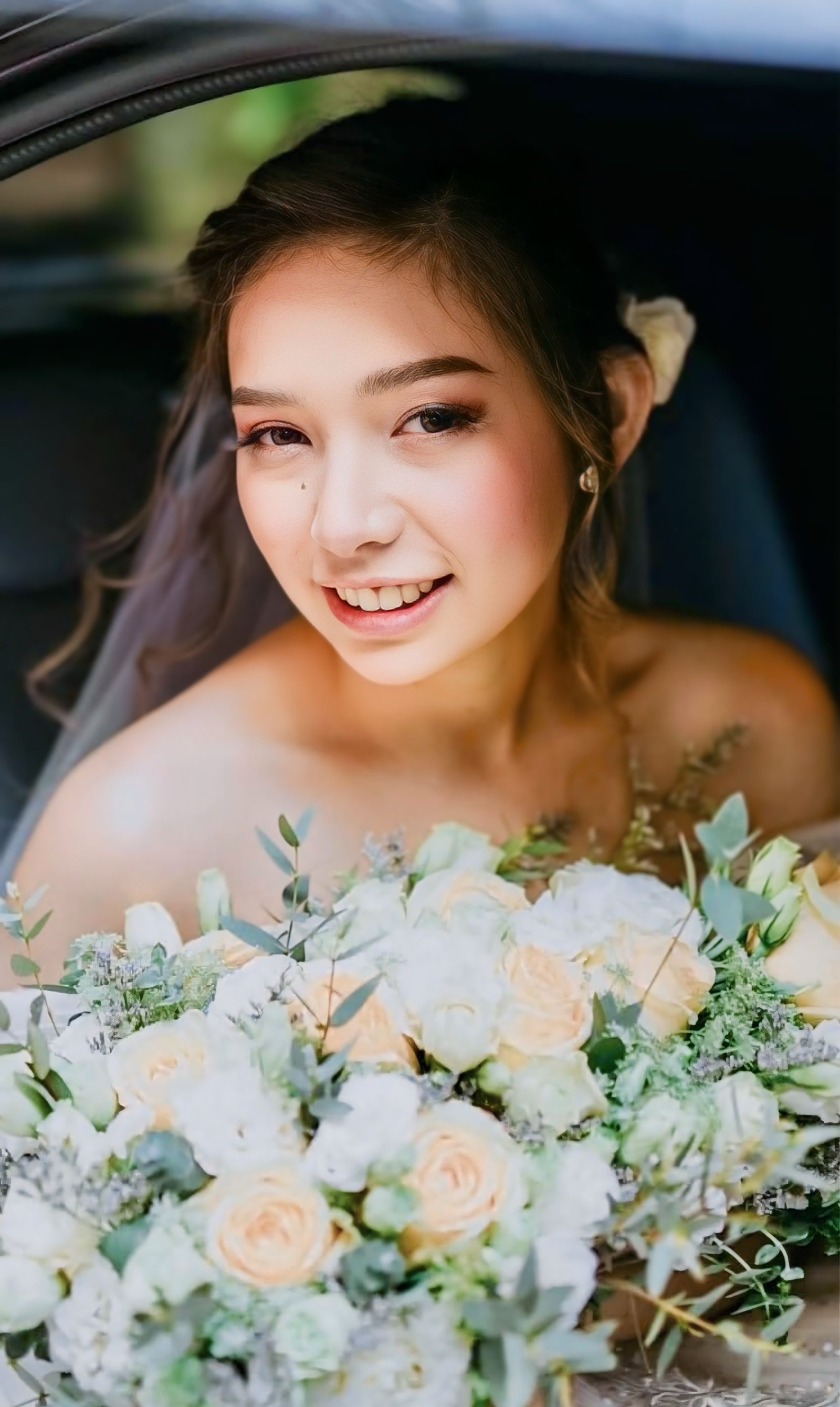 Bridal makeup look for an outdoor ceremony.