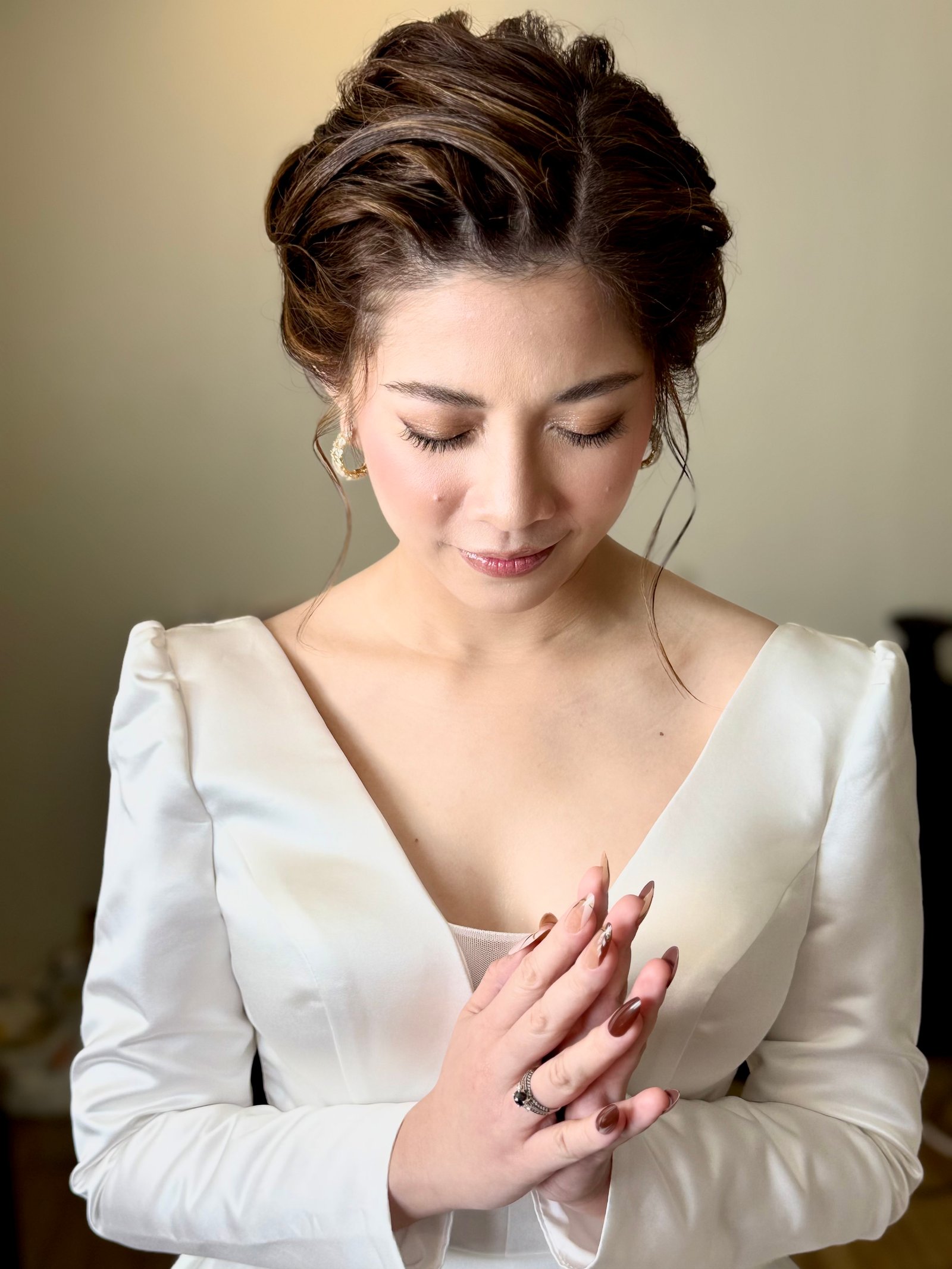 Bridal makeup look for an evening reception.