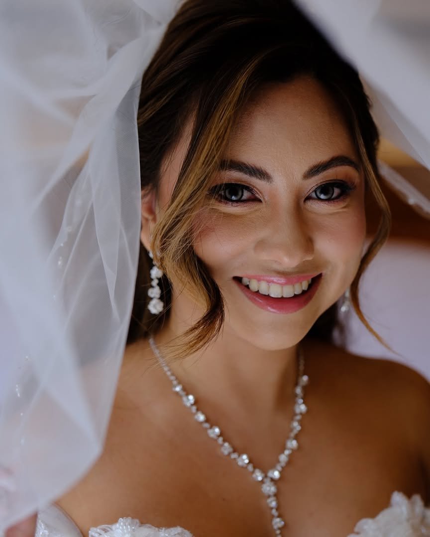 Bridal makeup look for an evening reception.