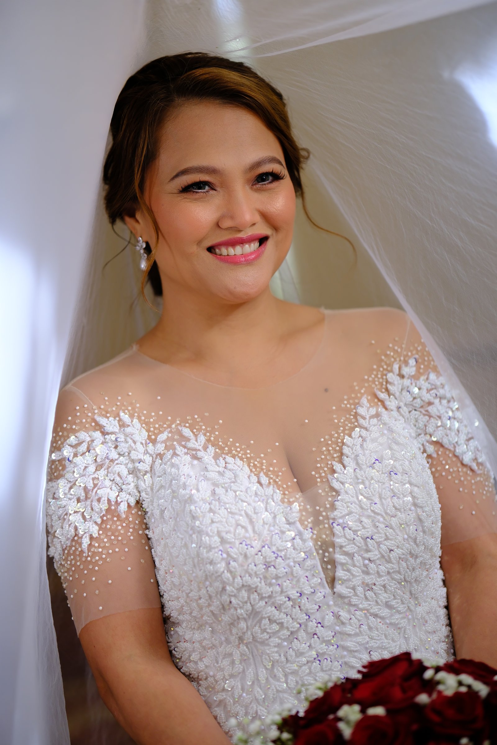 Bridal makeup look for an evening reception.