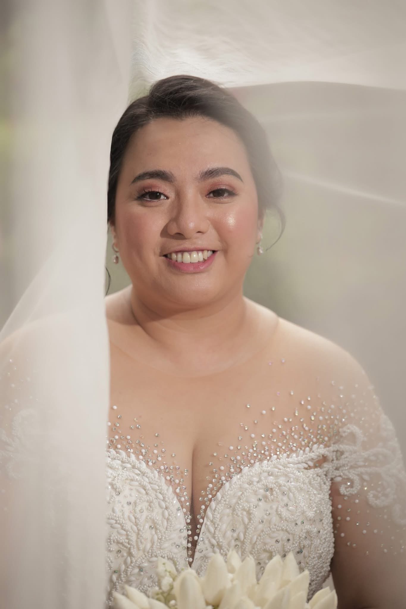 Bridal makeup look for an evening reception.